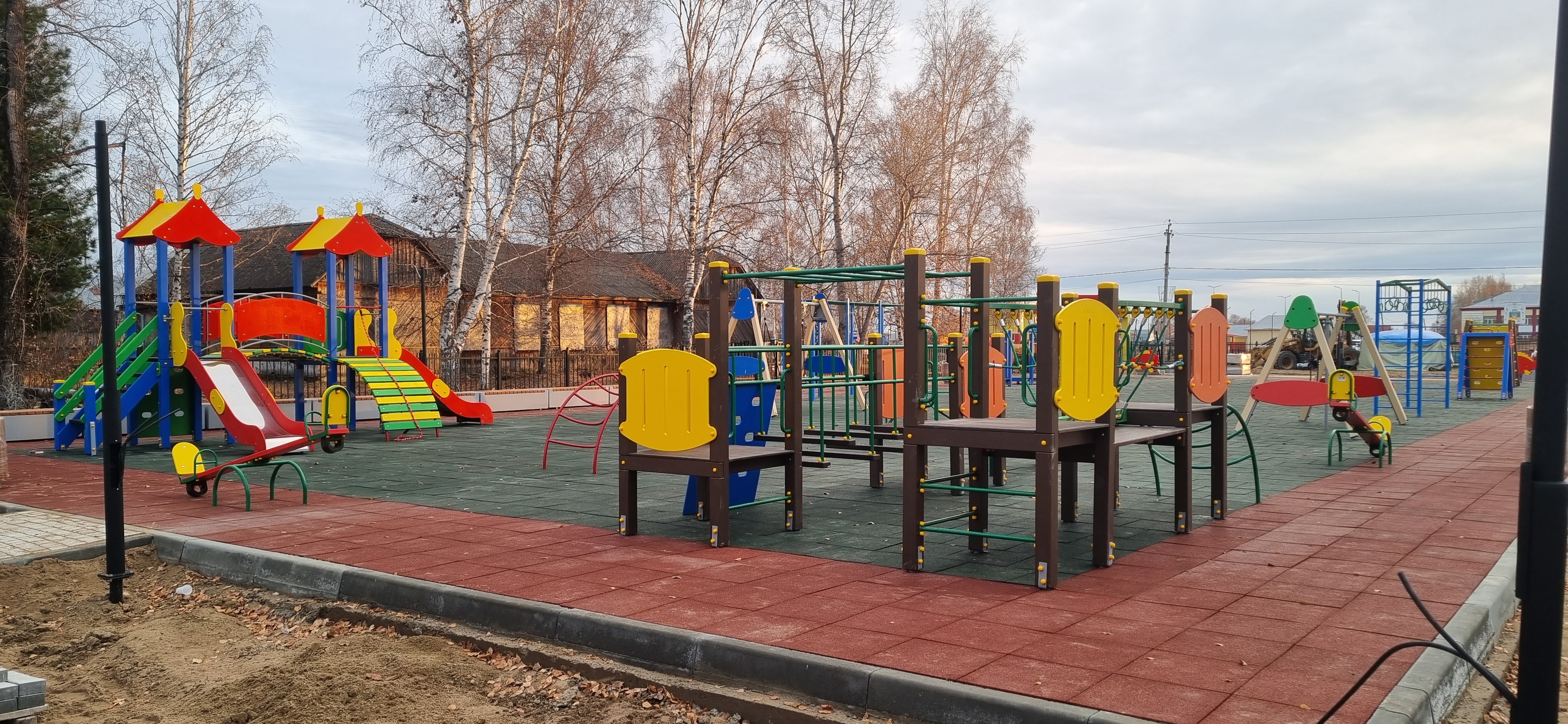 Завершено благоустройство детской площадки по ул. Октябрьская, 6 (1 очередь)..