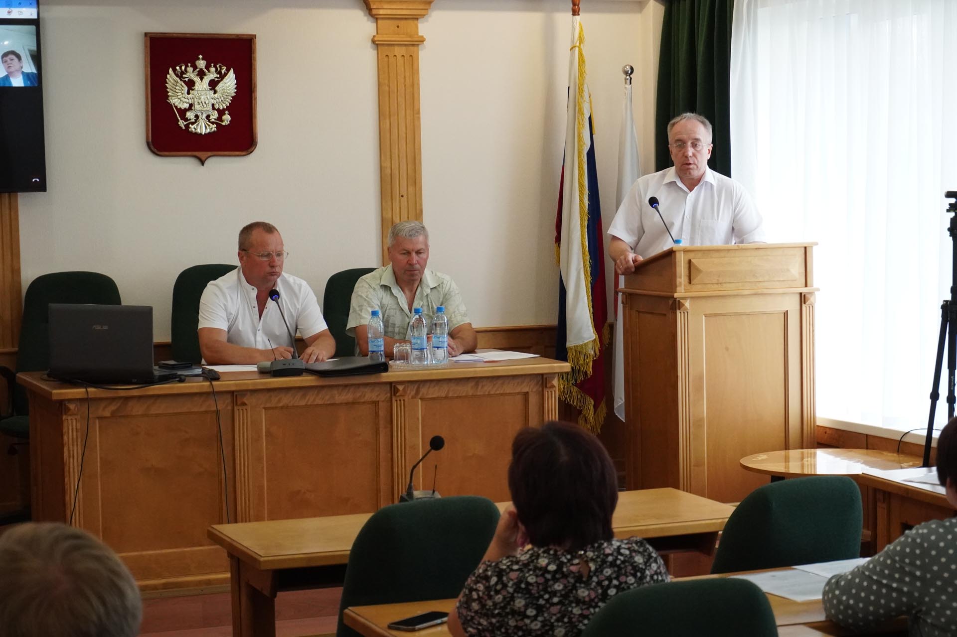 Приняли отставку главы района.