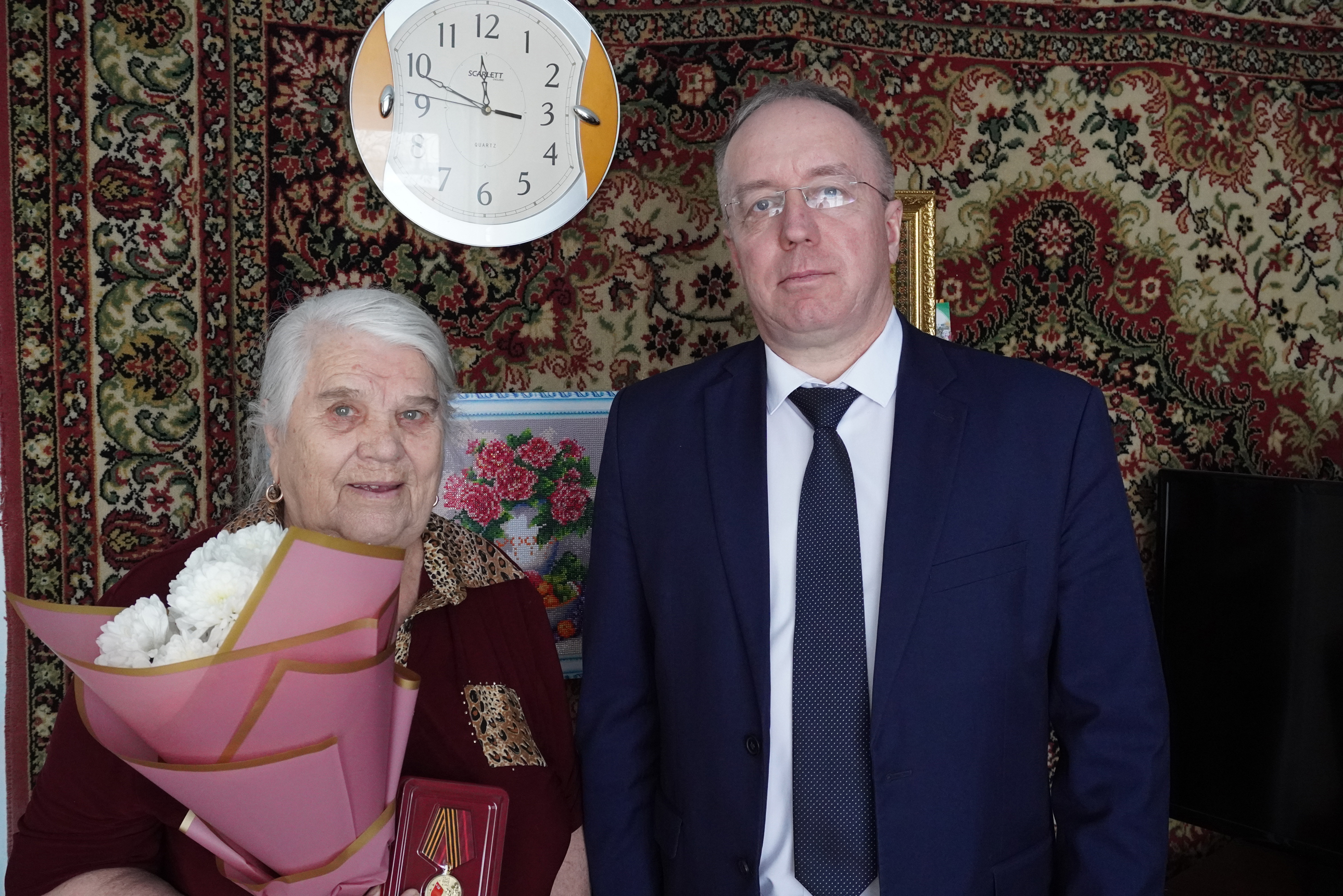 Со словами благодарности.