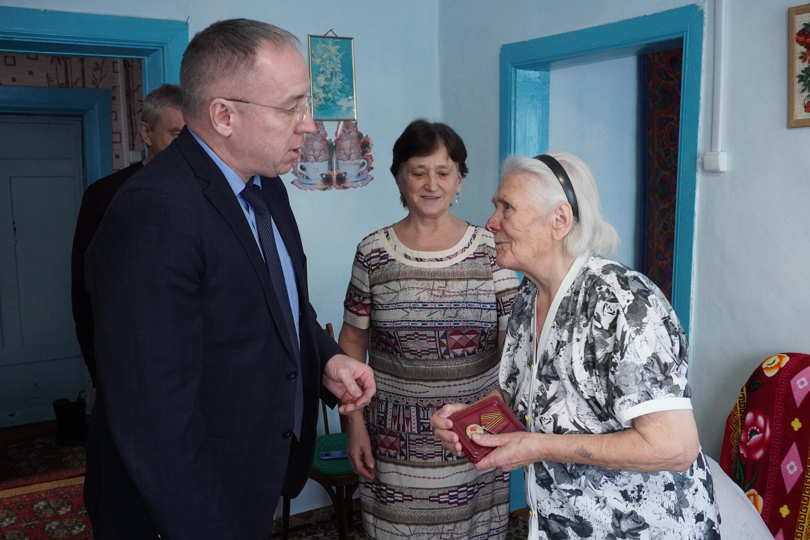 Дорогой сердцу медалью.