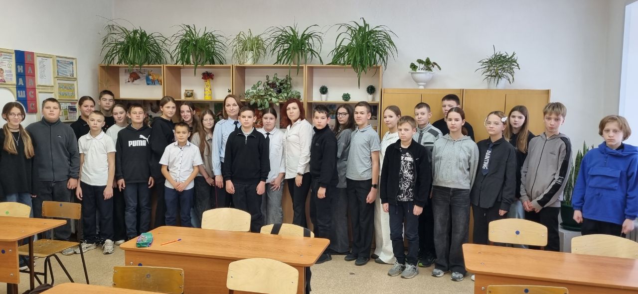 Профилактическая встреча Подразделения по делам несовершеннолетних со школьниками и студентами.